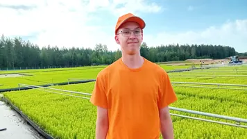 Vaihtelevuus pit&#xE4;&#xE4; mielen virke&#xE4;n&#xE4;: Aaro Paakkunainen ty&#xF6;skentelee taimitarhalla jo viidett&#xE4; kes&#xE4;&#xE4;