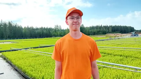 Vaihtelevuus pit&#xE4;&#xE4; mielen virke&#xE4;n&#xE4;: Aaro Paakkunainen ty&#xF6;skentelee taimitarhalla jo viidett&#xE4; kes&#xE4;&#xE4;