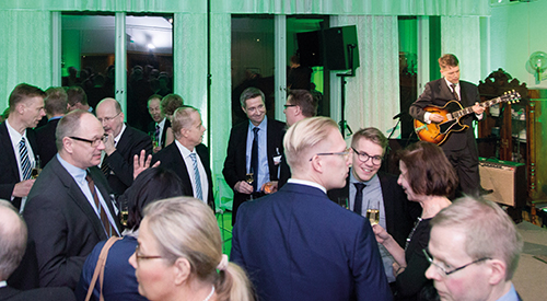 After the official visit, UPM arranged a special reception to thank its partners for their support. The celebrations continued later in the evening in the UPM Kaukas club room, which had been transformed into the 'UPM BioVerno club'.