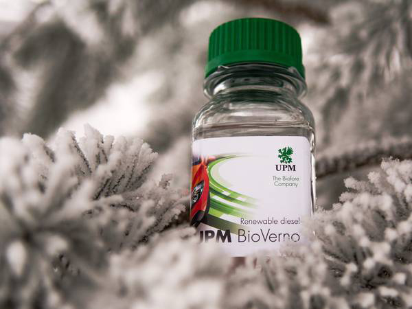 upm-bioverno-renewable-diesel-bottle-winter
