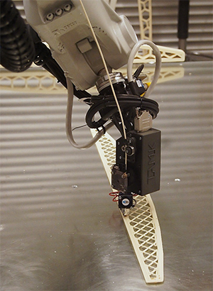 The robotic printer can print accurately large structures.
